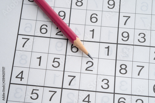 Foto Puzzle game to play for practice logical thinking.