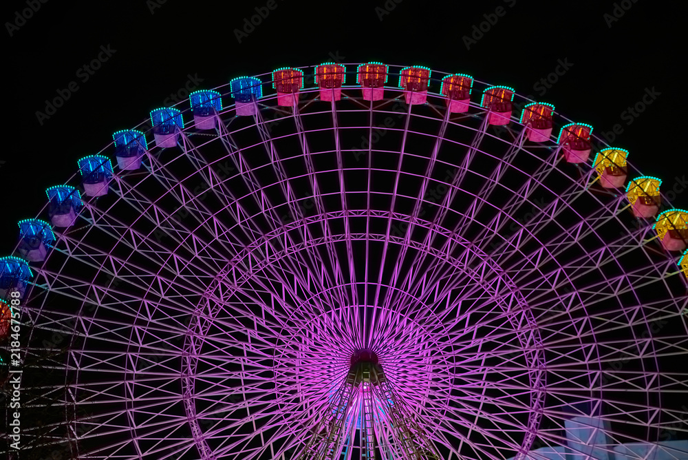 Naklejka premium Stunning ferris wheel attraction glowing as part of Vigo s holiday celebration
