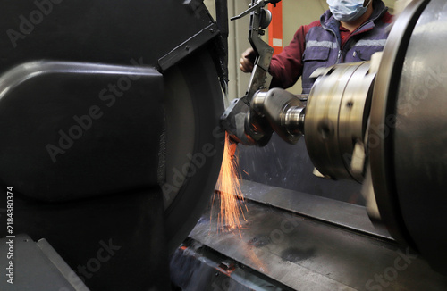 Grinding of the crankshaft on a grinding machine.