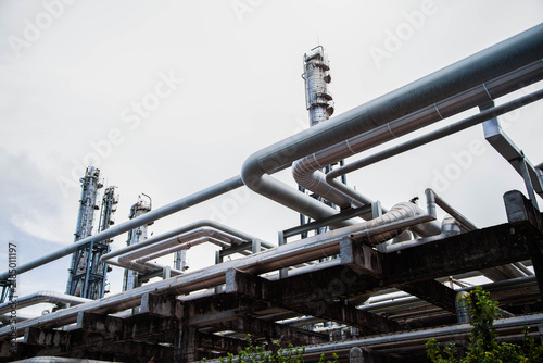 Canvastavla Industrial oil and gas pipeline rack structure at petrochemical processing facil