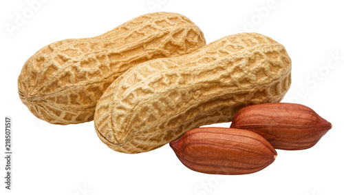 Foto Two whole peanuts and two shelled peanuts, isolated on transparent background