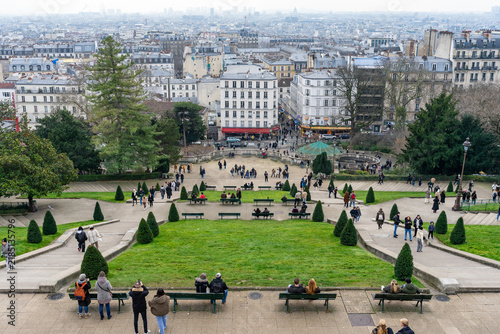 Картината върху платно A horizontal elevated shot looking down from the Sacré-Cœur steps over Square Lo