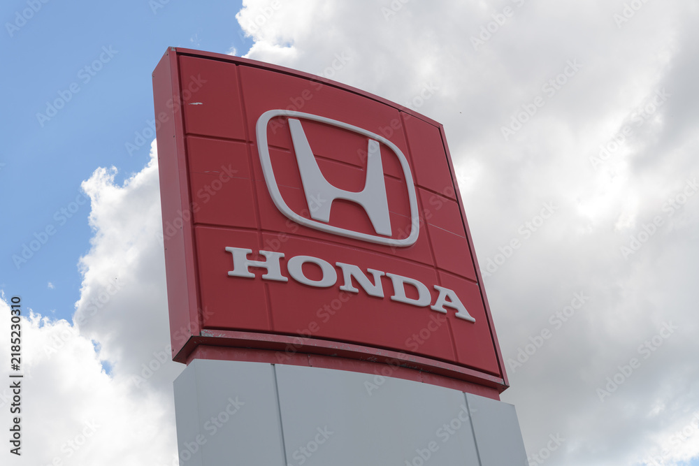 Fototapeta premium pylon sign at Parkway Honda, a dealer, located at 1681 Eglinton Av E (North York), Toronto