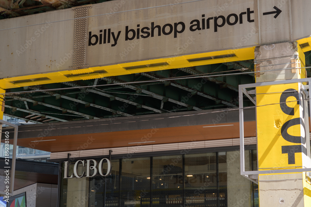 Obraz premium beneath the elevated Gardiner Expressway hammerhead bent with directions to Billy Bishop Airport and sign of LCBO at 95 Housey St in the Fort York area, Toronto