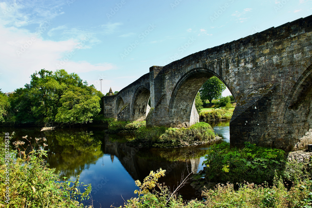 Fototapeta premium View of the Old Sterling Bridge, in Stirling Scotland