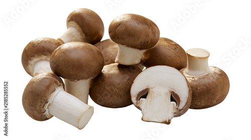 Foto Isolated fresh brown cremini mushrooms arranged with one cut half showing intern