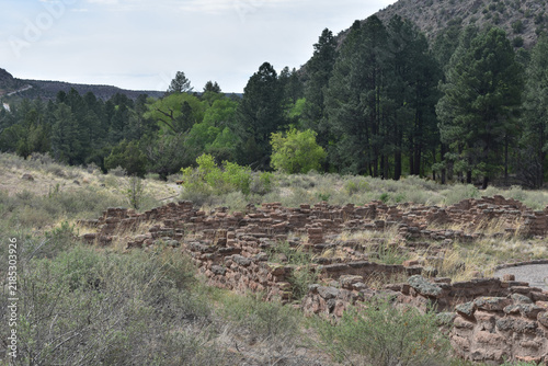 Fotografie Ancient Stonework and Masonry at Tyuonyi Pueblo Ruins