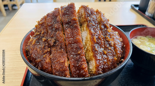 ボリューム満点！長野名物ソースかつ丼と味噌汁の絶品ランチ