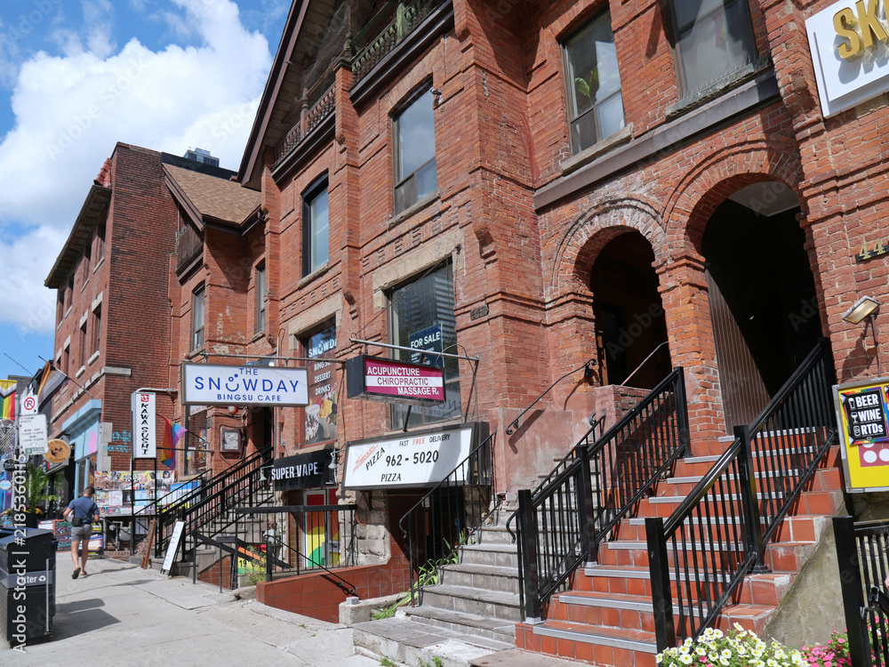 Obraz premium Church Street in Toronto, a lively commercial area of a gay neighborhood, with old houses converted into stores