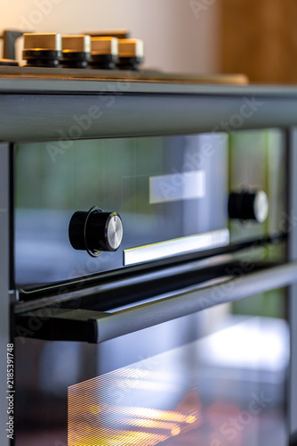 Foto Black built-in oven from the front