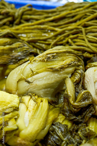 фотографія Golden sauerkraut soaked in brine at the stall