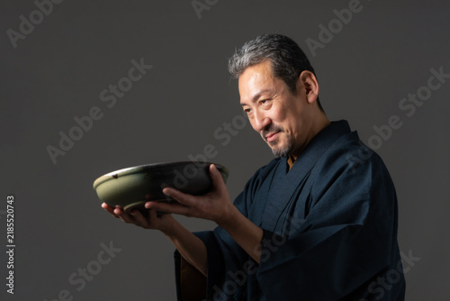着物を着た男性