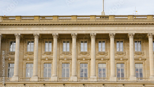 Foto Hotel de Crillon, a historic landmark, showcases neoclassical architecture and o