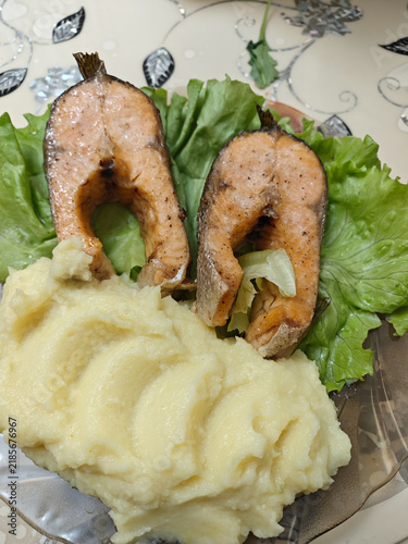 Quadro su tela Grilled salmon fillets with mashed potatoes serving