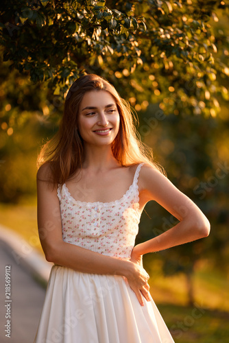 Foto Slavic Woman in Sunlit Garden Wearing White Skirt