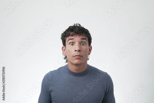 Фотография Young man staring wide-eyed expressing shock and surprise