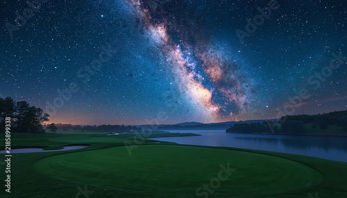 Plakat 星降る夜のゴルフ場幻想景色
