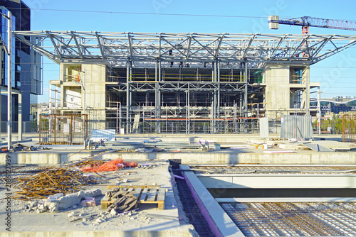 Quadro su tela Large unfinished railway station with exposed multi-level steel roof truss