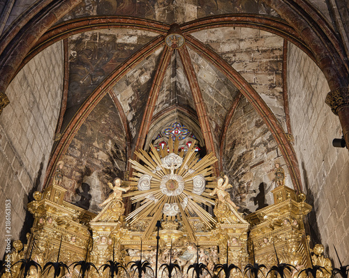 Fotografía Golden Baroque Altarpiece in a Historic Gothic Church