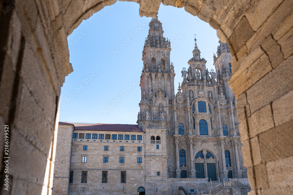 Fototapeta premium Santiago de Compostela Cathedral showcasing its ornate facade and towers under a clear blue sky