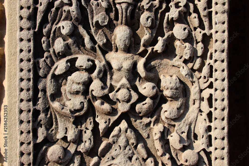 Fototapeta premium ruined buddhist and hindu khmer temple (banteay samre) in angkor in siem reap in cambodia 