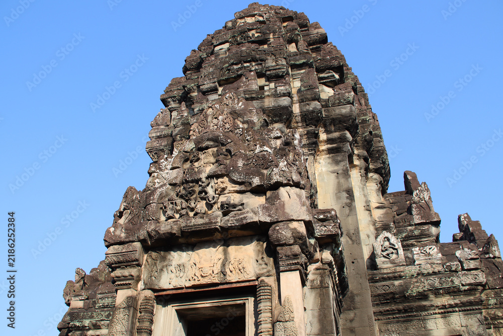 Obraz premium ruined buddhist and hindu khmer temple (banteay samre) in angkor in siem reap in cambodia 