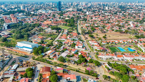 Foto Aerial perspective of an avenue intersecting a residential neighborhood with prominent orange tile roofs in Bolivia
