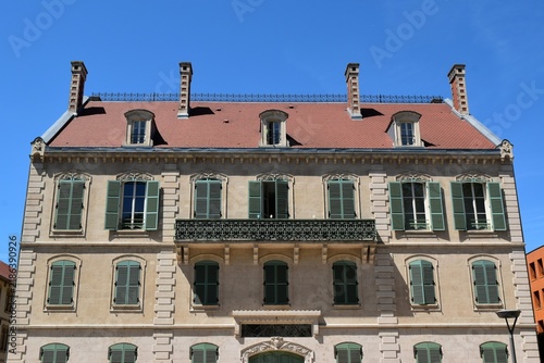 La façade de l’ancienne manufacture des tabacs, rue Belle-Isle à Metz