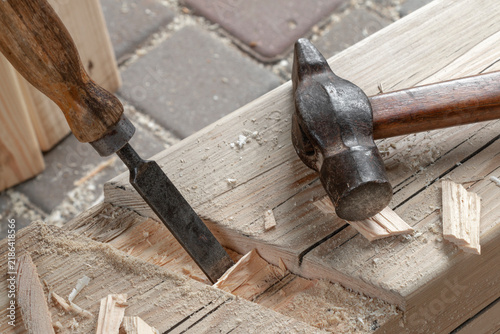 Fotografía Traditional woodworking tools on a timber beam in a carpentry workshop