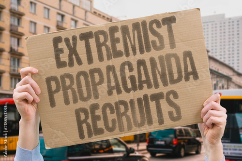 Fotografie "Extremist propaganda recruits" Radicalization messaging converting vulnerable populations to violent ideology
