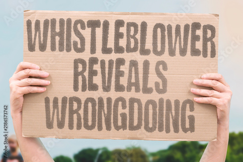 Obraz na plátně "Whistleblower reveals wrongdoing" Insider exposes corporate malfeasance and sparks regulatory investigation