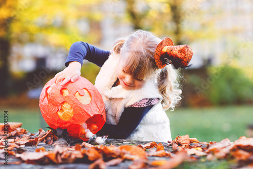 Obraz na plátně Little toddler girl dressed as a witch trick or treating on Halloween