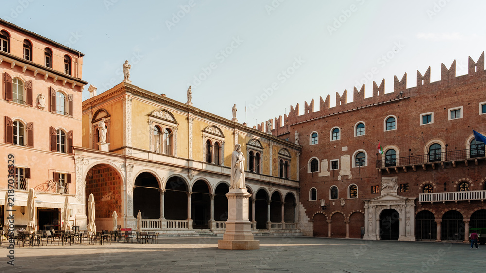 Fototapeta premium Charming square in Verona, Italy, showcasing historic architecture and vibrant culture