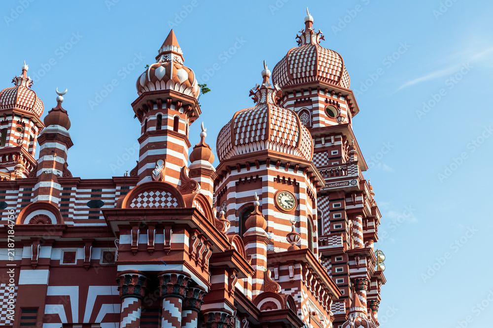 Obraz premium Exterior details of the Jami Ul-Alfar Mosque, known as the Red Mosque of Colombo, Sri Lanka