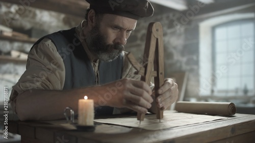 Canvastavla Medieval scholar in a beret hat checking blueprint dimensions with a wooden prop