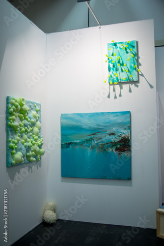 Bild auf Leinwand Contemporary Art Gallery Interior With Colorful Paintings Displayed