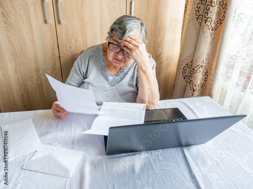 Konstfotografi Surprised Senior Woman Reacting to High Household Bill at Home