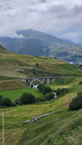 Фотография Stunning view of Furka Pass in Altdorf, Switzerland surrounded by lush greenery