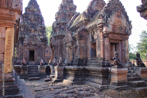 Quadro su tela ruined buddhist and hindu khmer temple (banteay srei) in angkor in siem reap in