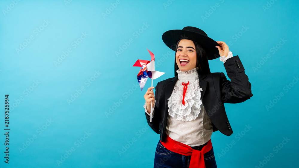 Obraz premium Happy woman holding a chilean flag pinwheel celebrating patriotic culture
