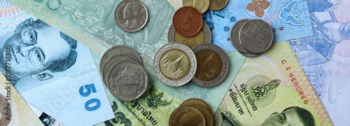 Fotografía Thai baht money banknotes and coins on table