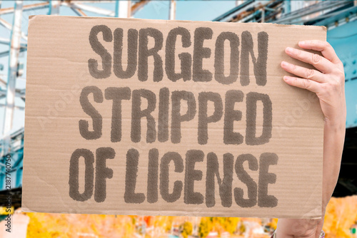 Canvastavla "Surgeon stripped of license" Medical professional loses credentials after serious misconduct and patient harm