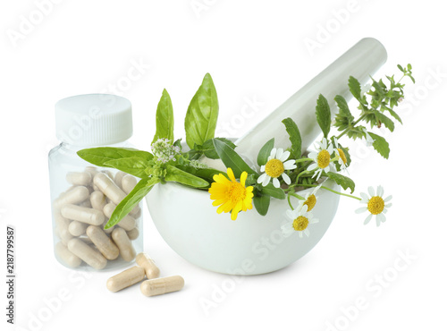 Konstfotografi Mortar with pestle, herbs and capsules isolated on white