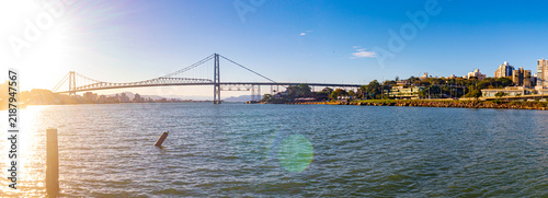 Canvastavla panorama e o pôr-do-sol ao fundo a  ponte de Florianópolis Santa Catarina Brasil