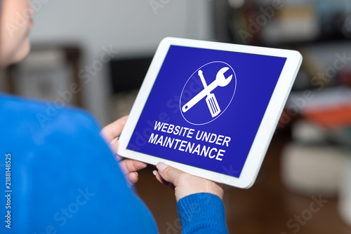 Obraz na płótnie Website maintenance concept on a tablet