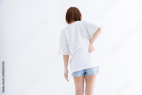 Obraz w ramie 腰痛を訴える女性