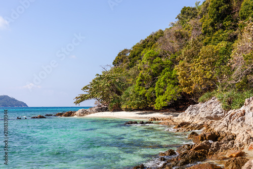 Cuadro en lienzo Tropical beach of Koh Adang island in Tarutao National Park, Thailand