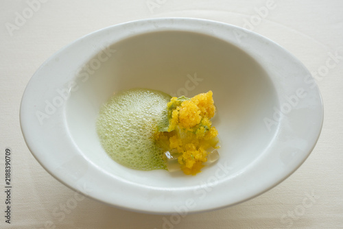 Fotografía 小笠原伯爵邸　パイナップルのグラニータと抹茶のエスプーマ