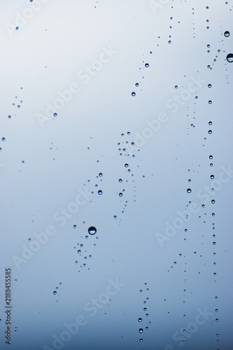 Tapety artystyczne Rain drops on window