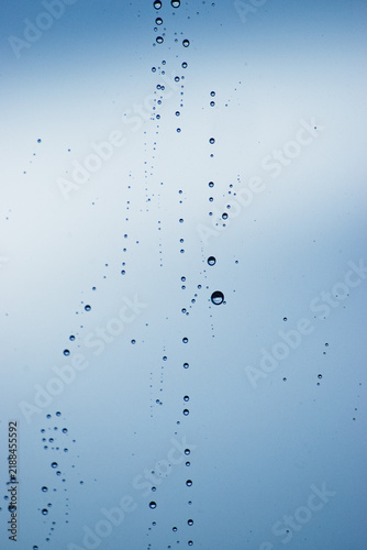 Tapety artystyczne Rain drops on window